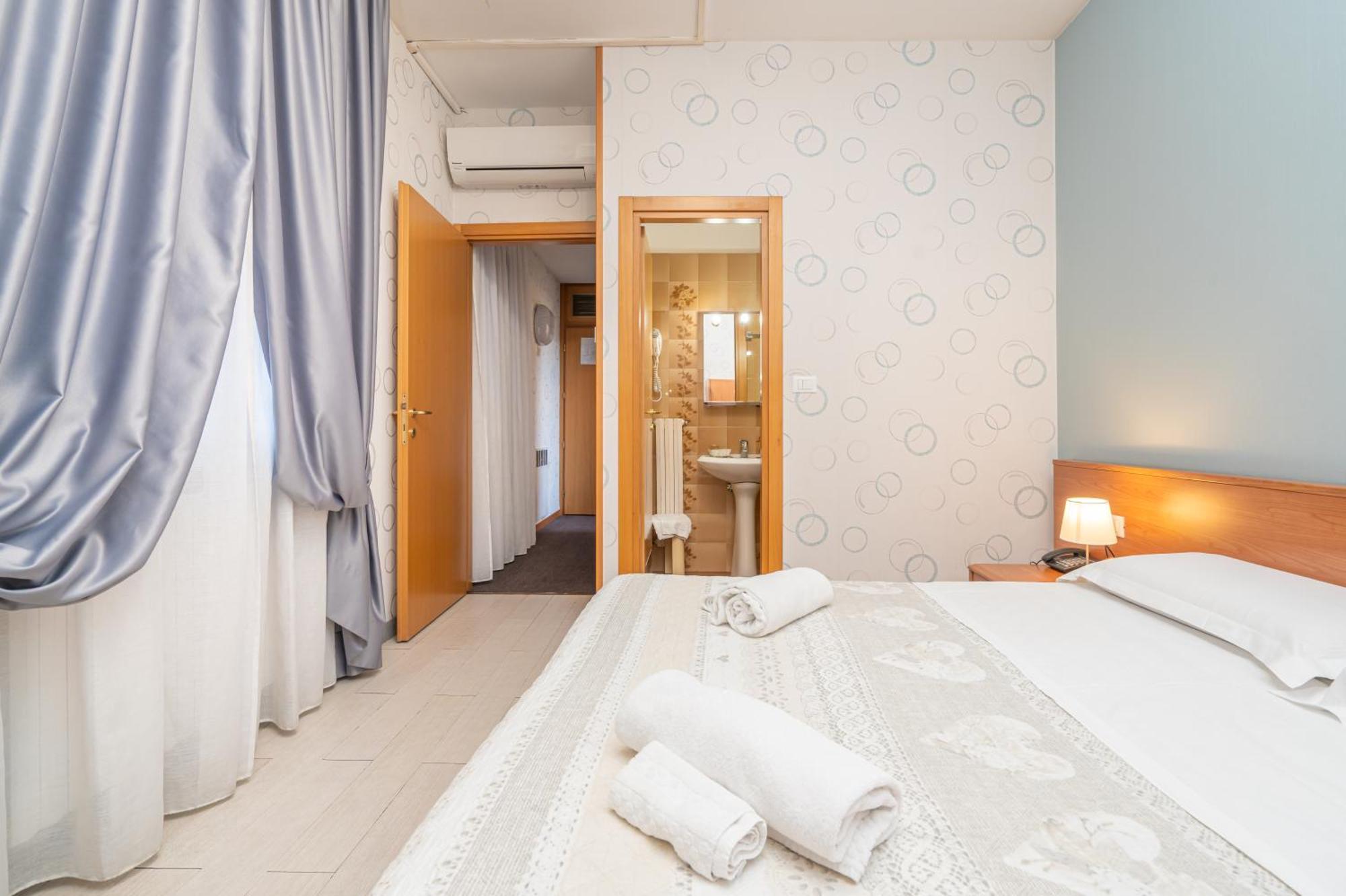 Double or Twin Room,1537063870:JPEG